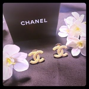 💕 Chanel Stud Earrings 💕